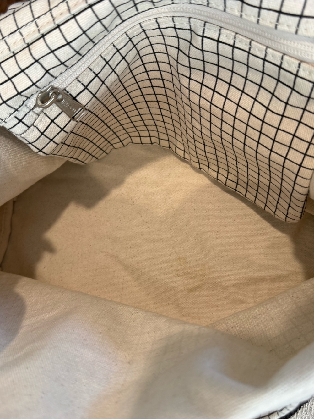 BAGGU Cream Canvas Grid Tote with Adjustable Strap - Picture 4 of 6